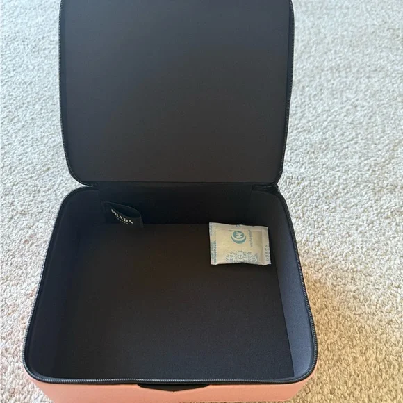 NEW Prada Beauty Case - Picture 2 of 4